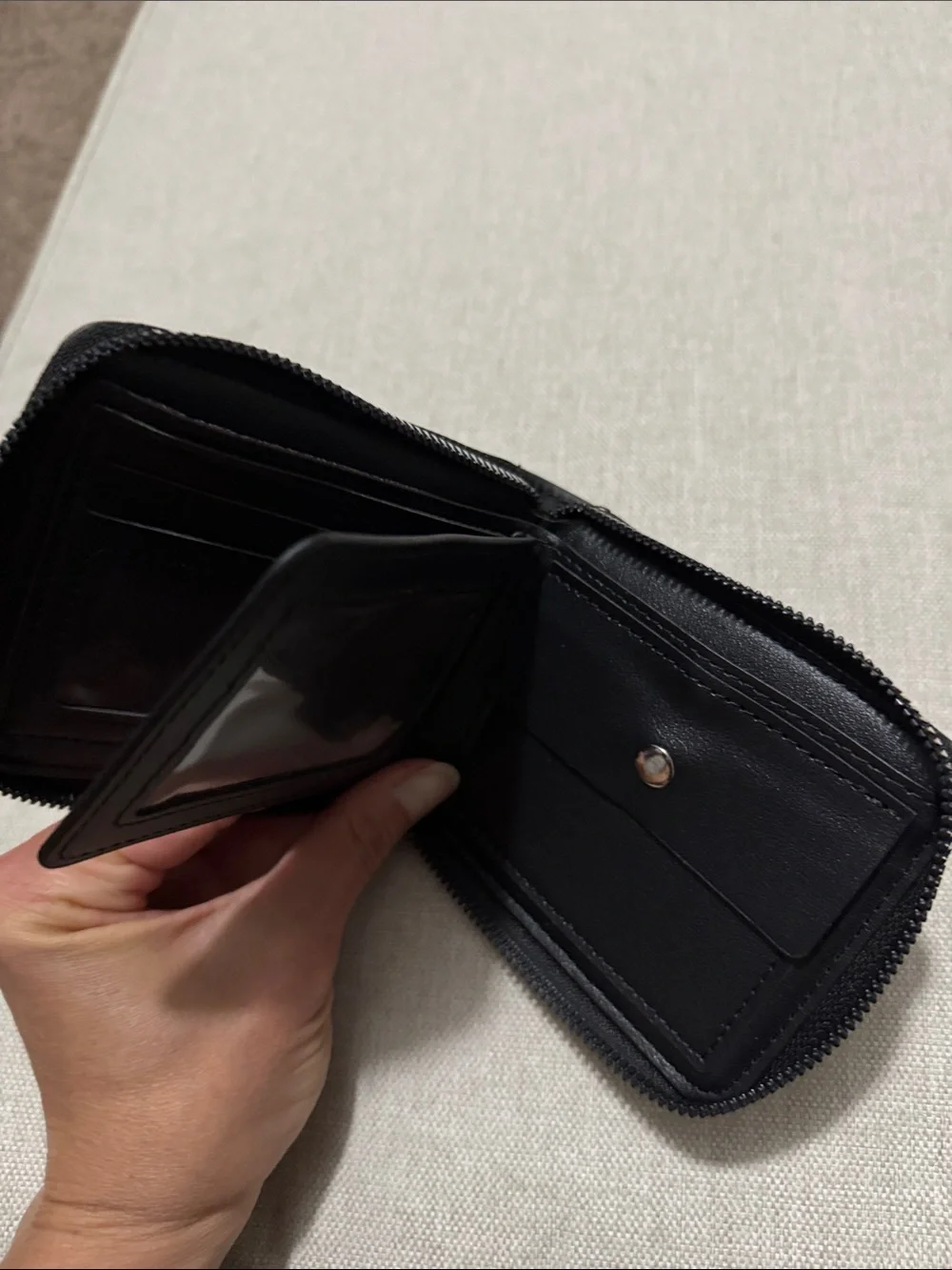 NWOT Unisex Leather Wallet-Compact Zip Around Style-Black-Multi Compartment